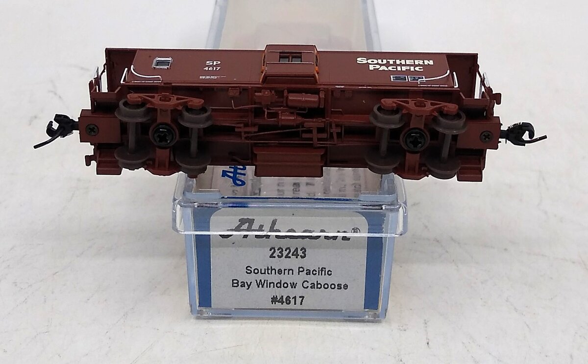 Athearn 23243 N Southern Pacific Bay Window C-50-7 Caboose #4617