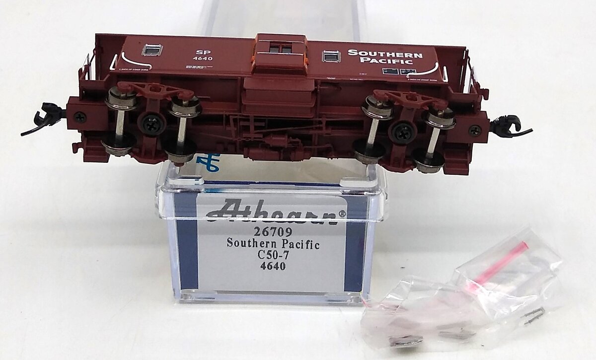 Athearn 26709 N Southern Pacific Bay Window Caboose #4640