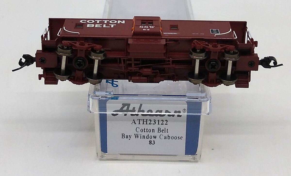 Athearn 23122 N Cotton Belt SSW Bay Window Caboose Car #83