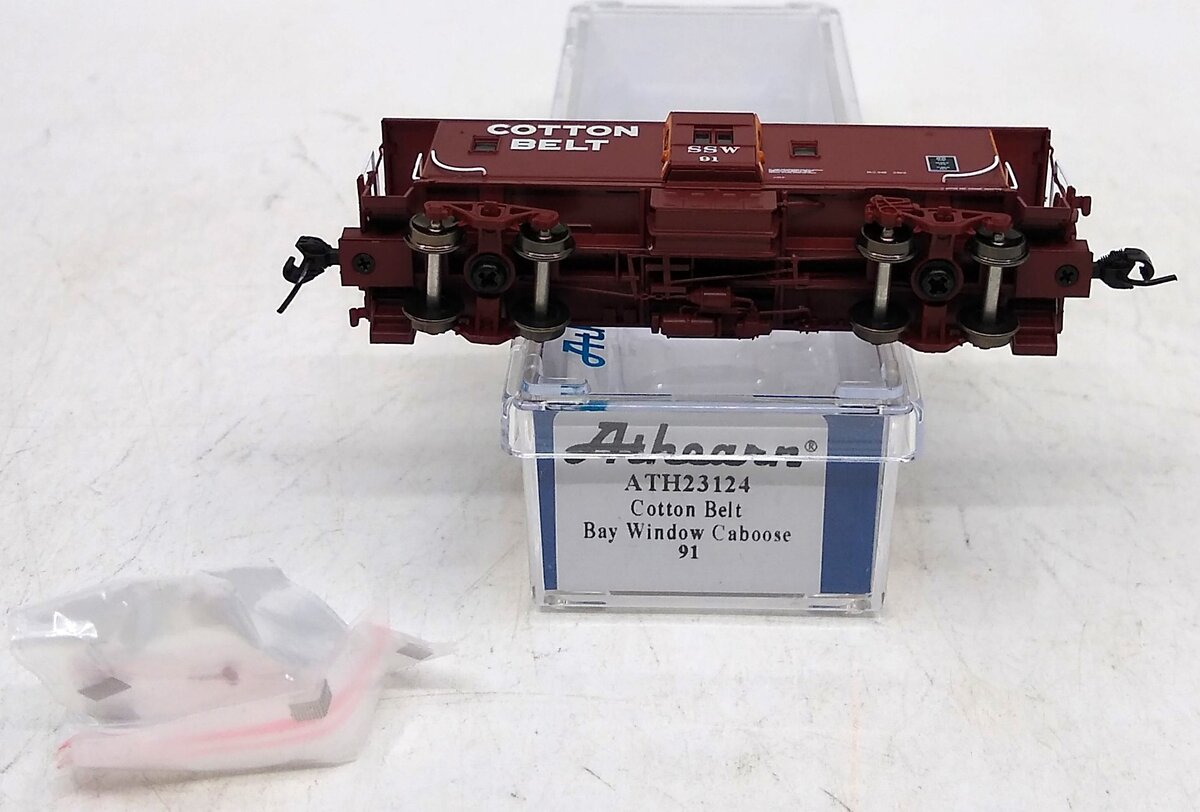 Athearn 23124 N Cotton Belt SSW Bay Window Caboose Car #91