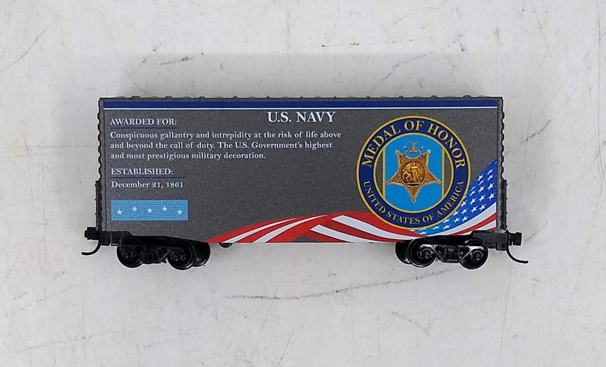 Micro-Trains 10100762 N U.S. Navy Military Valor Award 40' Hy-Cube Box Car