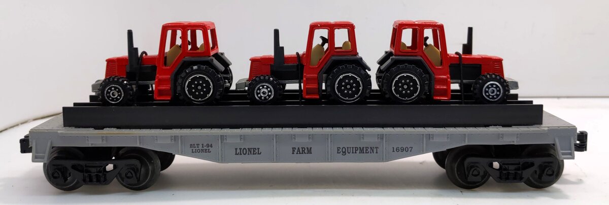 Lionel 6-16907 O Gauge Flatcar with 3 Farm Tractors