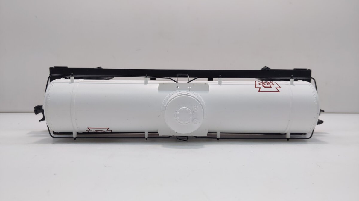 MTH 30-7317 O Gauge Pennsylvania Single-Dome Tank Car #500001