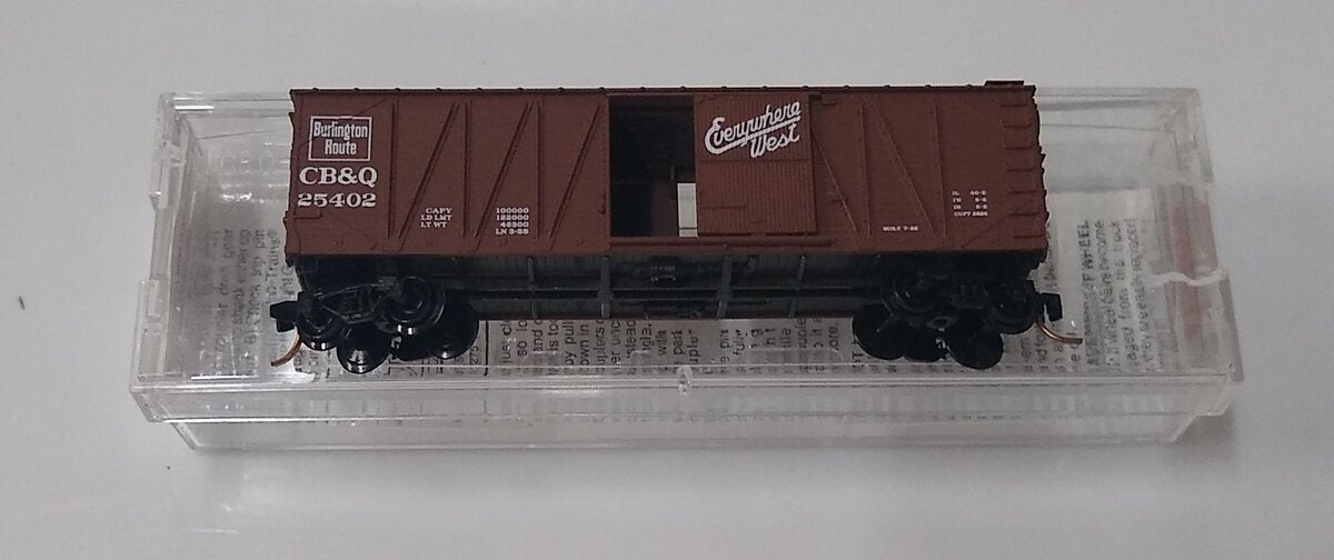Micro-Trains 02800150 N CB&Q 40' Outside Braced Single Door Box Ca #25402