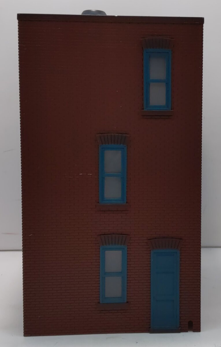 MTH 30-90372 Red Brick W/Brown Shutters 3-Story Town House # 1