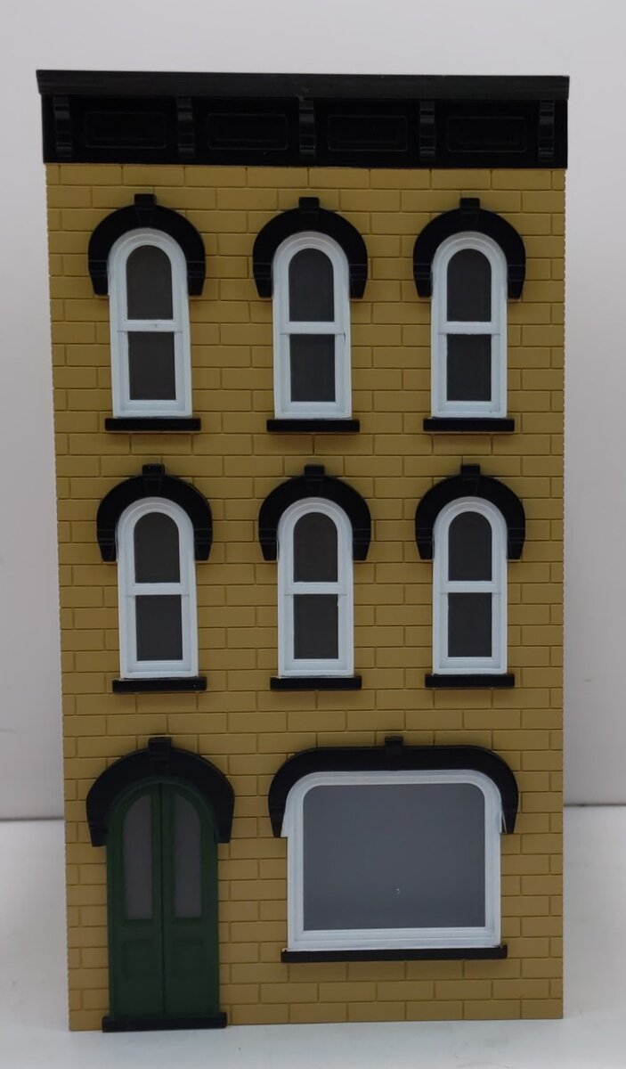 MTH 30-90373 O Scale Tan Brick W/Black Shutters 3-Story Town House #1