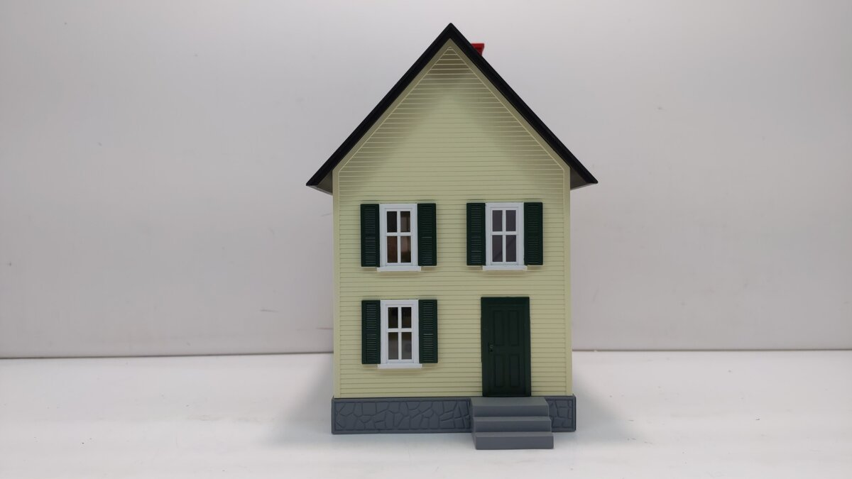 MTH 30-9023 Row House Yellow w/ Green Shutters