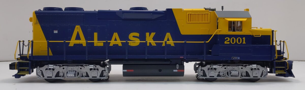 Lionel 6-28555 O Alaska GP38-2 Powered Diesel Locomotive w/RailSounds #2001