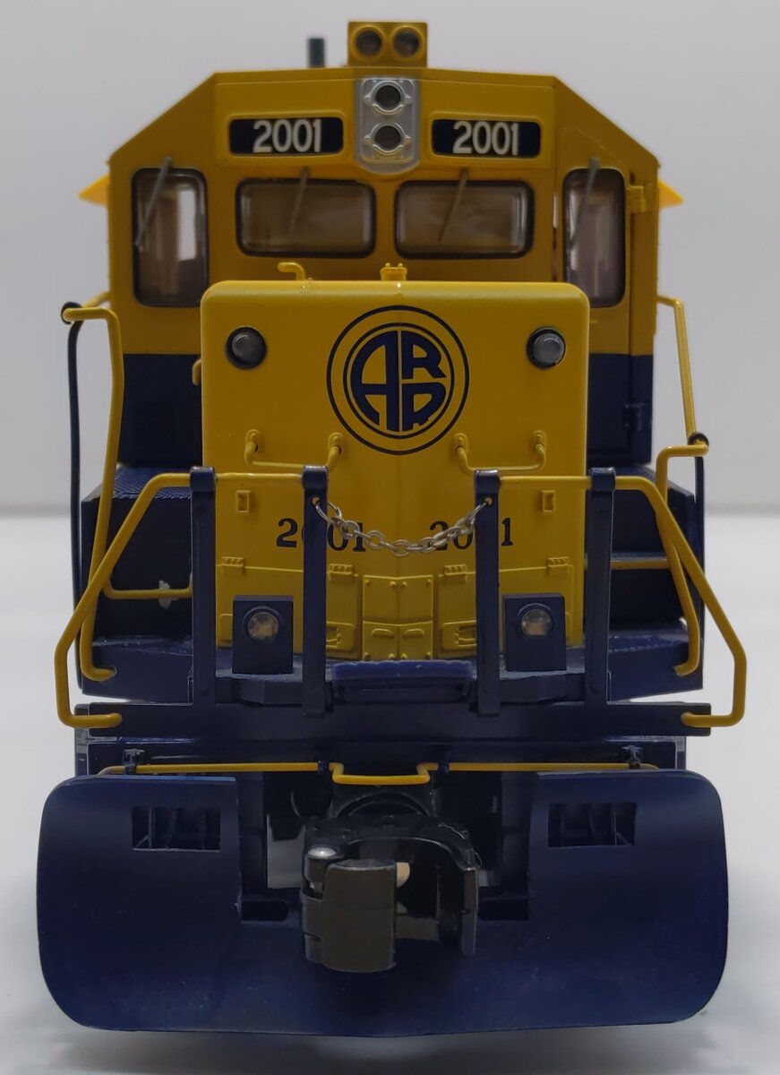 Lionel 6-28555 O Alaska GP38-2 Powered Diesel Locomotive w/RailSounds #2001