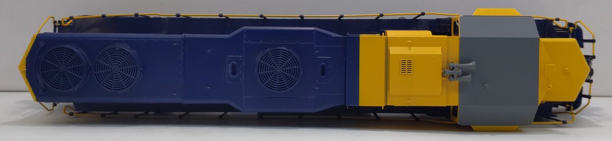 Lionel 6-28555 O Alaska GP38-2 Powered Diesel Locomotive w/RailSounds #2001