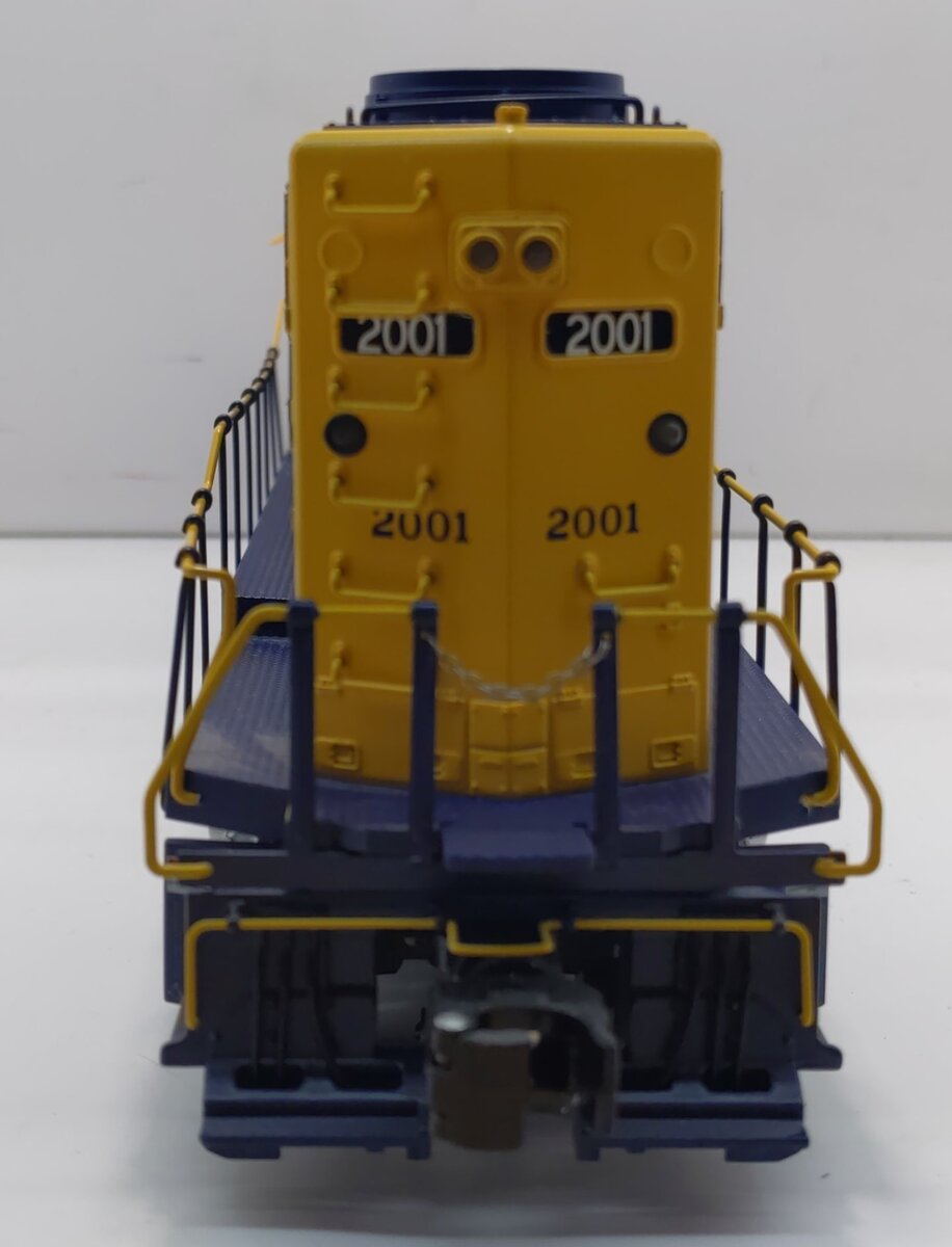 Lionel 6-28555 O Alaska GP38-2 Powered Diesel Locomotive w/RailSounds #2001