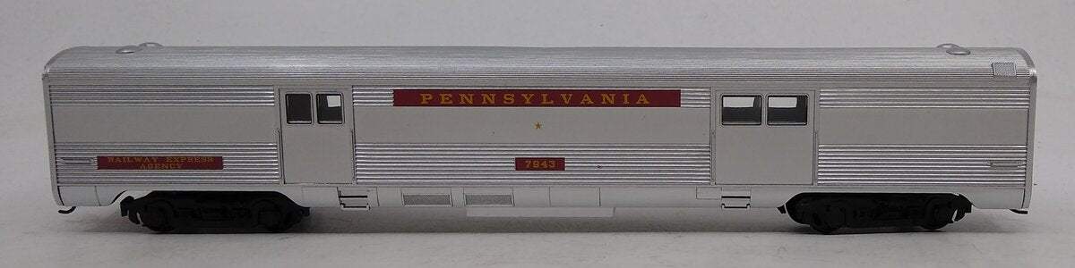Athearn 7930 HO PRR Streamlined Baggage Car #7943