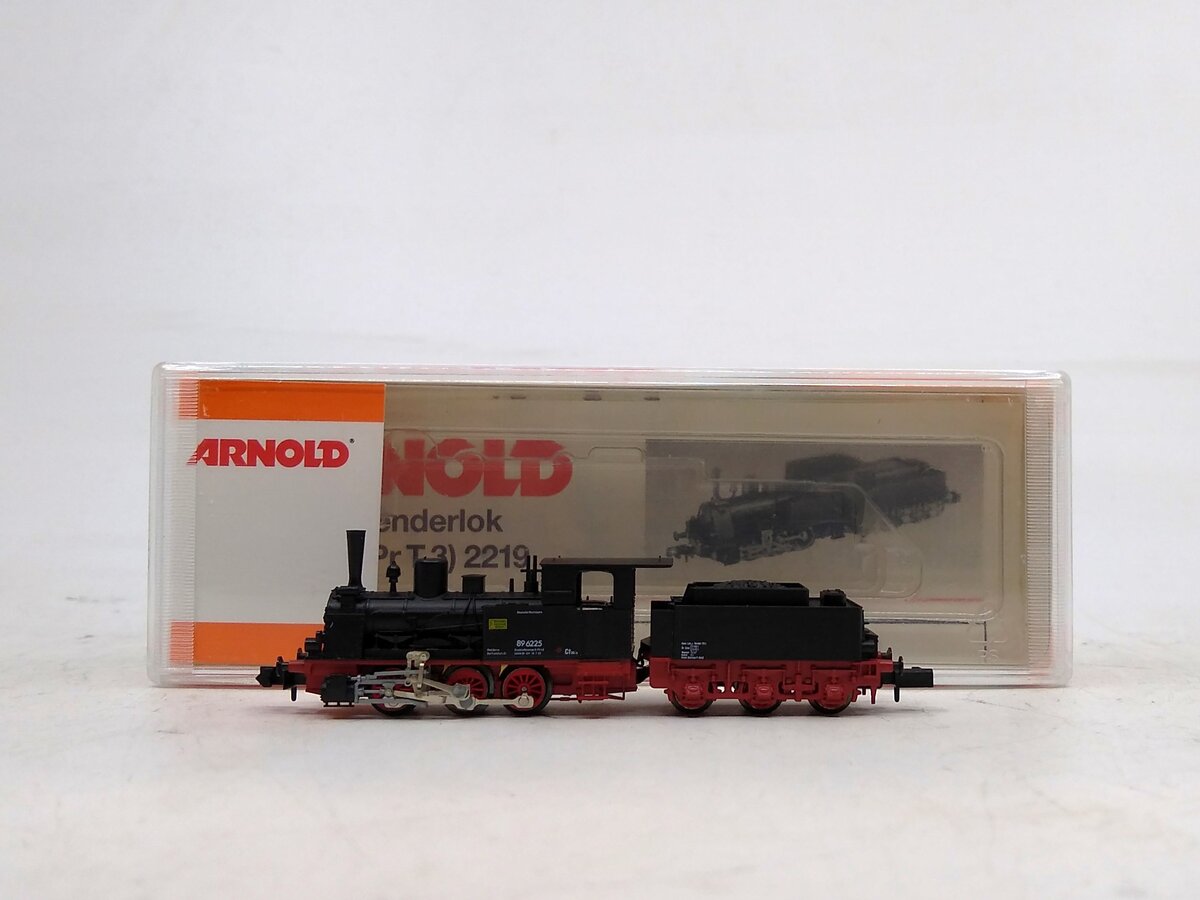 Arnold 2219 N Scale DR Deutsche Reichsbahn Steam Locomotive and Tender #896225