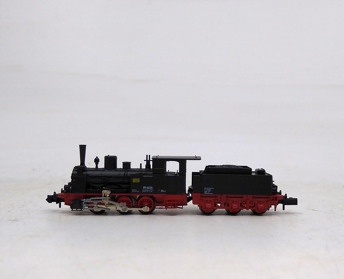 Arnold 2219 N Scale DR Deutsche Reichsbahn Steam Locomotive and Tender #896225