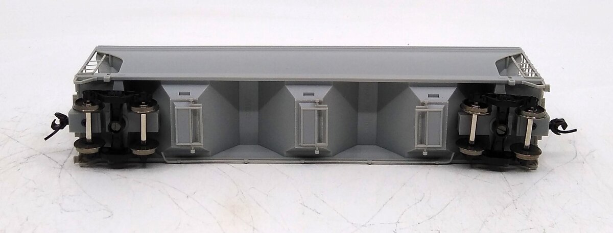 Atlas 1450 HO ACF 4650 3-Bay Centerflow Hopper, Undecorated