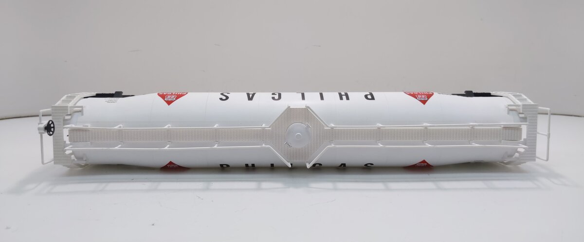 MTH 30-73427 O Philgas 33,000 Gallon Tank Car #30038