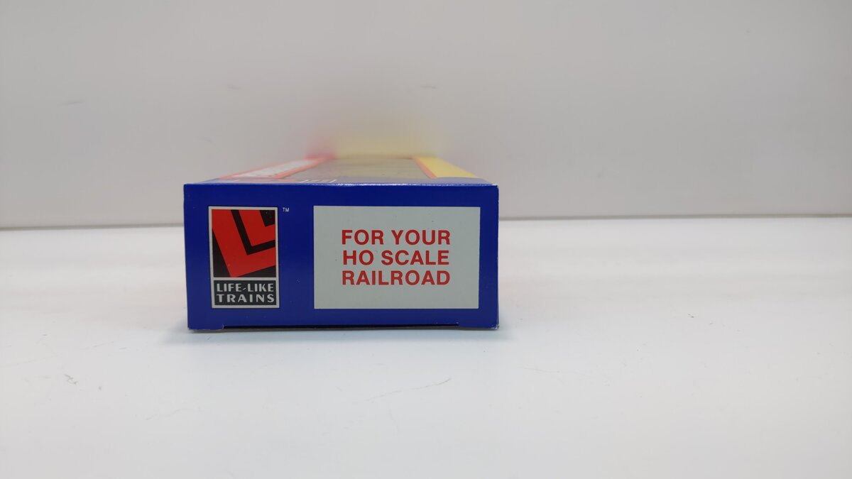 Life Like 8288 HO Chessie GP-38 Low-Nose Diesel Locomotive #4810