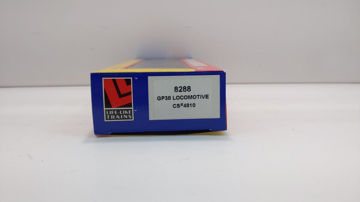 Life Like 8288 HO Chessie GP-38 Low-Nose Diesel Locomotive #4810