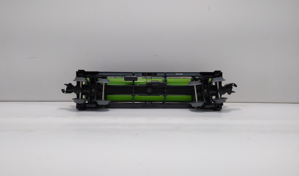 Lionel 6-26492 O Gauge Area 51 3-Dome Tank Car