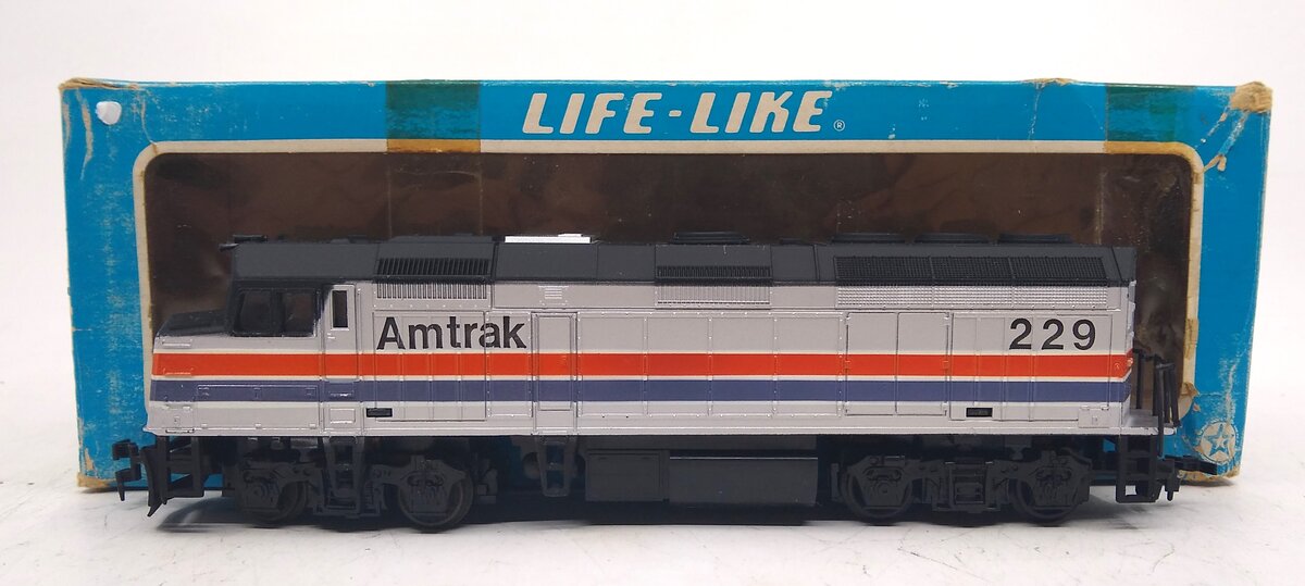 Life Like 8241 HO Amtrak EMD F40PH Powered Diesel Locomotive #229