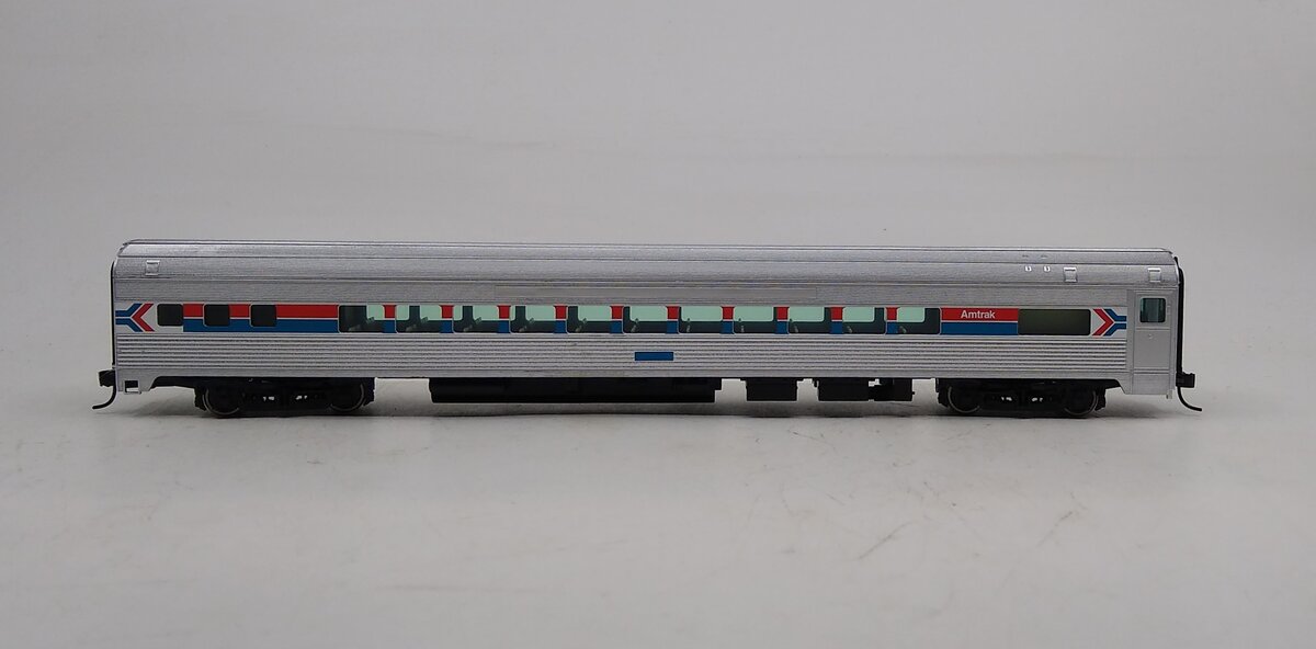 Walthers 910-30207 HO Amtrak Phase I 85' Budd Small-Window Coach