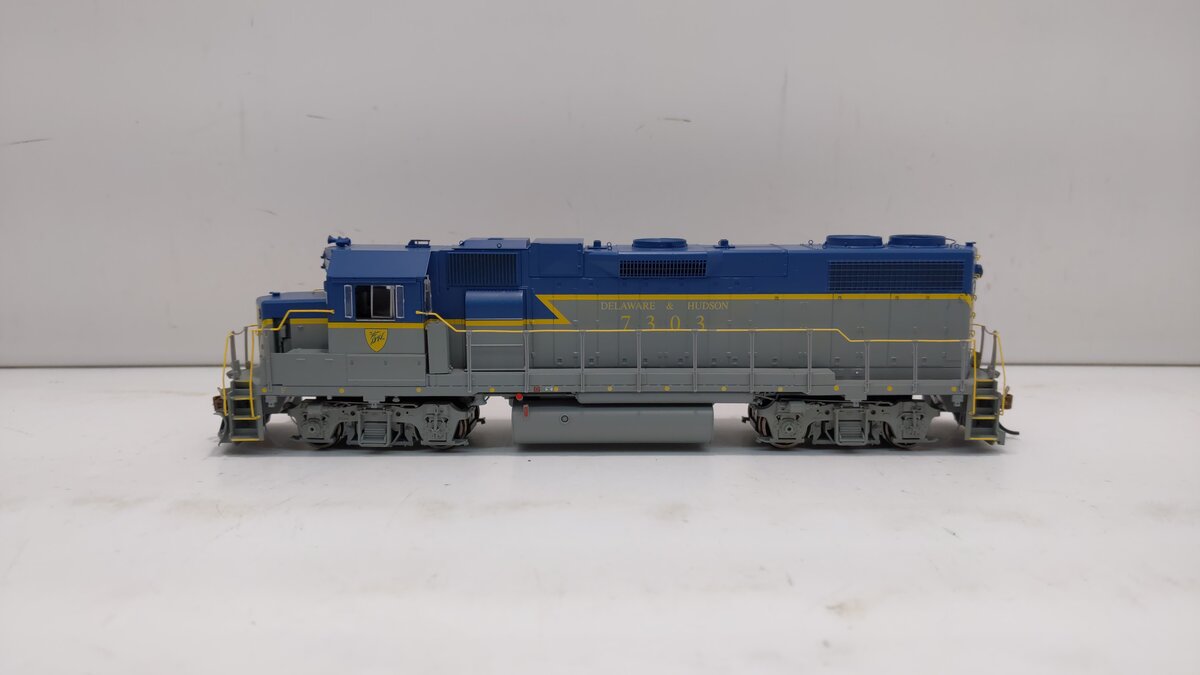 Athearn G65309 HO Delaware & Hudson GP38-2 Phase 1a Diesel Locomotive #7303