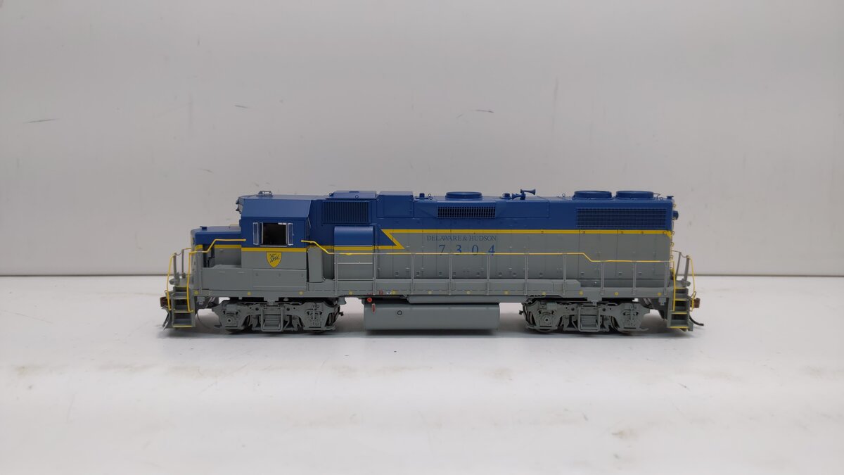 Athearn G65310 HO Delaware & Hudson GP38-2 Phase 1a Diesel Locomotive #7304