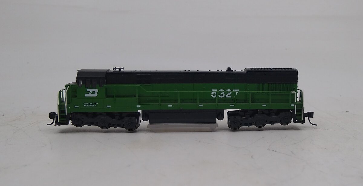 Kato 176-0935 N Burlignton Northern U30CBN Diesel Locomotive #5327