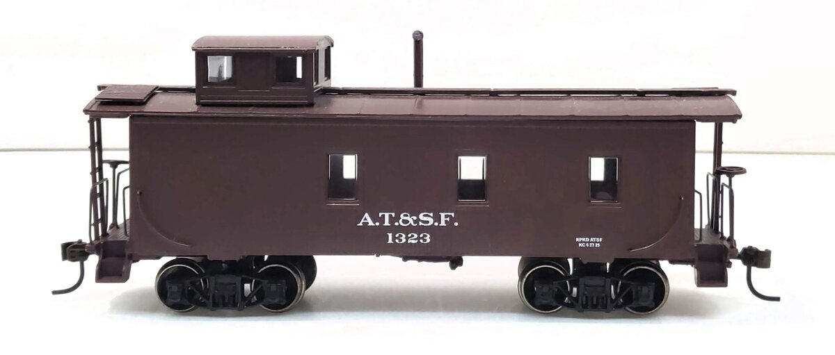 Roundhouse 84266 HO Santa Fe 3-Window Wood Caboose #1323