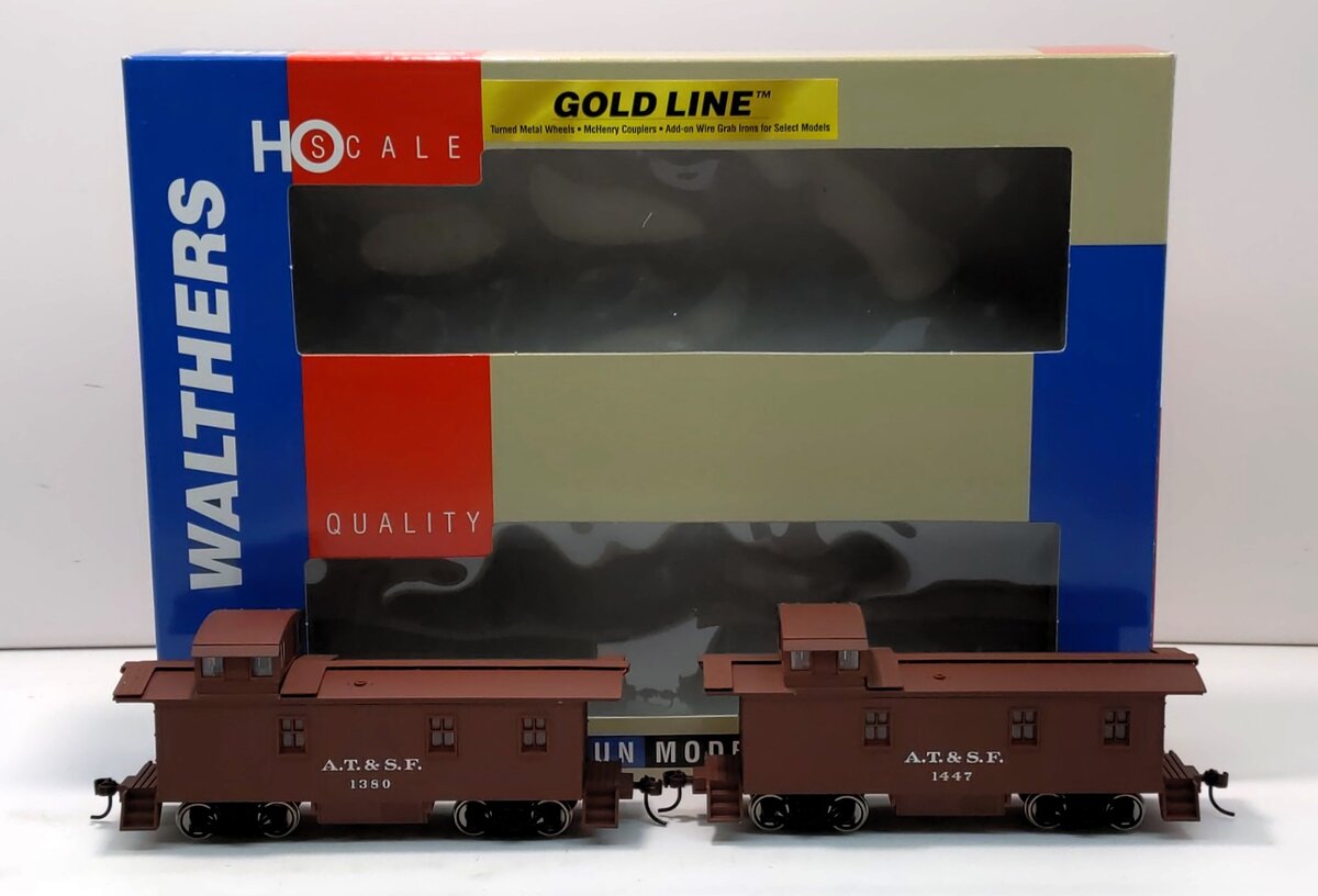 Walthers 932-27581 HO AT&SF Santa Fe 1300 Series Wood Caboose (Set of 2)