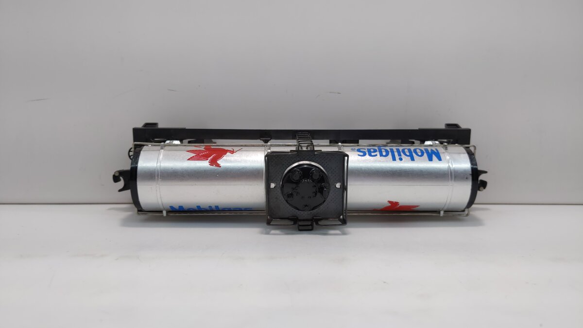 Lionel 6-9156 O Gauge Mobilgas Plated Single Dome Tank Car