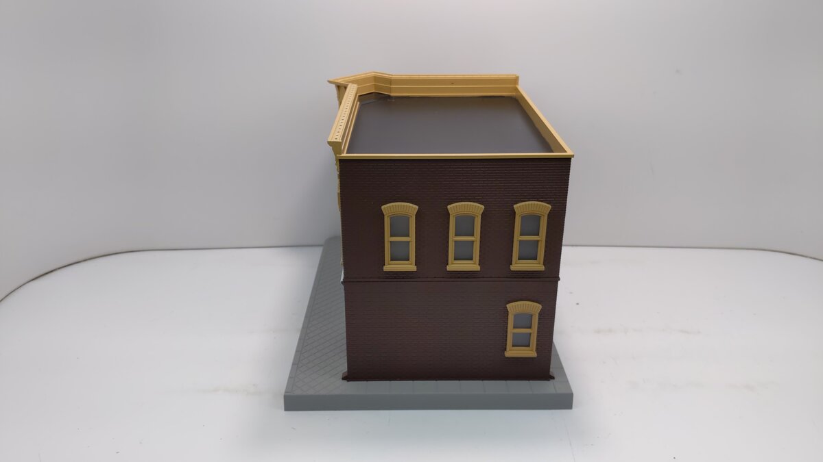 MTH 30-90231 Assembled Ilene Wright Chiropractic Corner Building