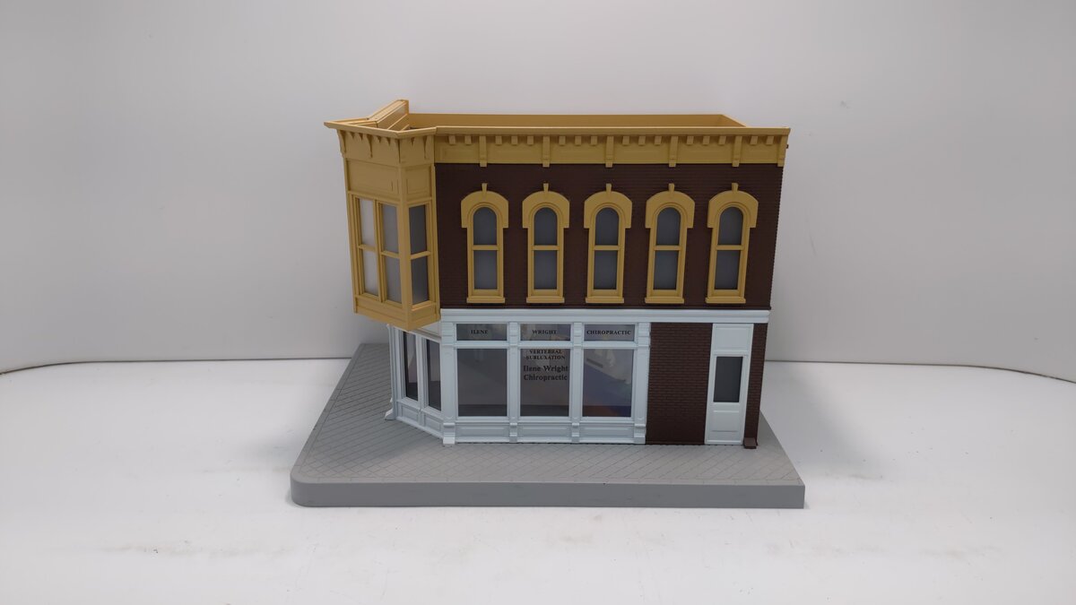 MTH 30-90231 Assembled Ilene Wright Chiropractic Corner Building