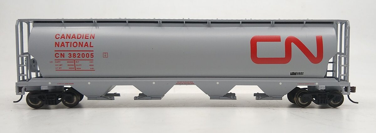 Bachmann 19113 HO Scale Canadian National 4 Bay Cylindrical Grain Hopper #382005