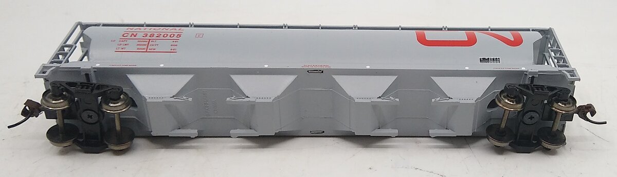 Bachmann 19113 HO Scale Canadian National 4 Bay Cylindrical Grain Hopper #382005