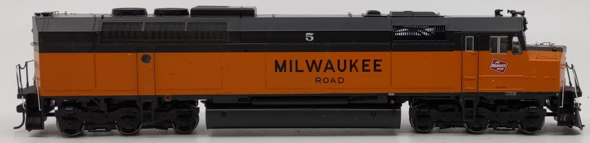 Athearn G67532 HO Milwaukee Road FP45 Diesel Locomotive #5