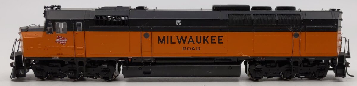 Athearn G67532 HO Milwaukee Road FP45 Diesel Locomotive #5