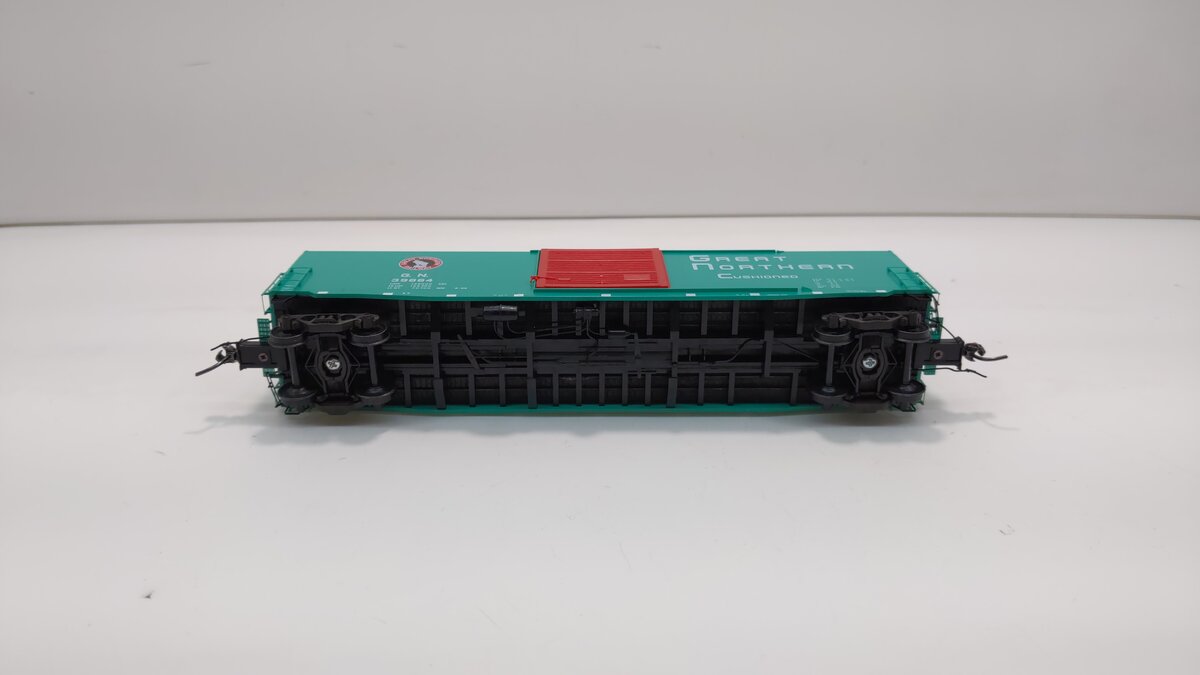 Kadee 6354 HO Great Northern PS-1 50' Boxcar #39884