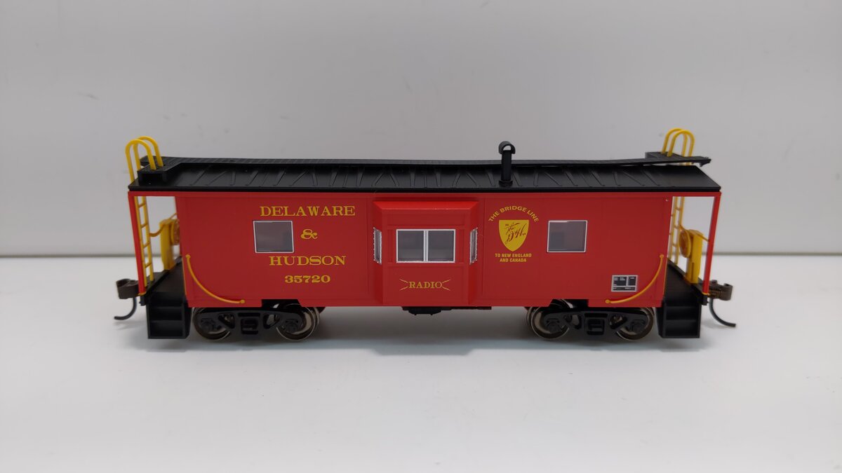 Bachmann 73207 HO Delaware and Hudson Bay-Window Caboose #35720