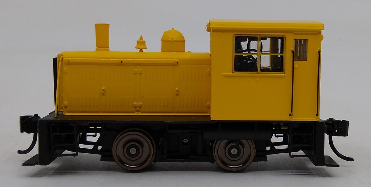 Walthers 910-20013 HO Unlettered Plymouth ML-8 Industrial Switcher DCC