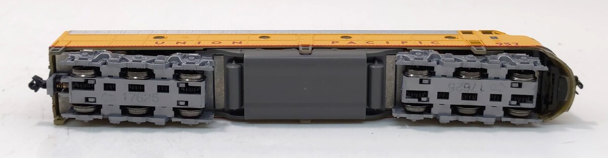 Kato 176-5317 N Union Pacific Nose Herald EMD E9A Diesel Locomotive #957