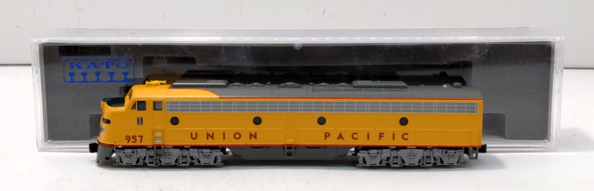 Kato 176-5317 N Union Pacific Nose Herald EMD E9A Diesel Locomotive #957