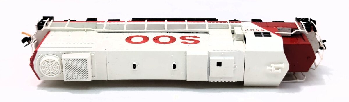 Walthers 929-50310 N SOO Line EMD GP38-2 Diesel Locomotive #4407 -DCC Ready