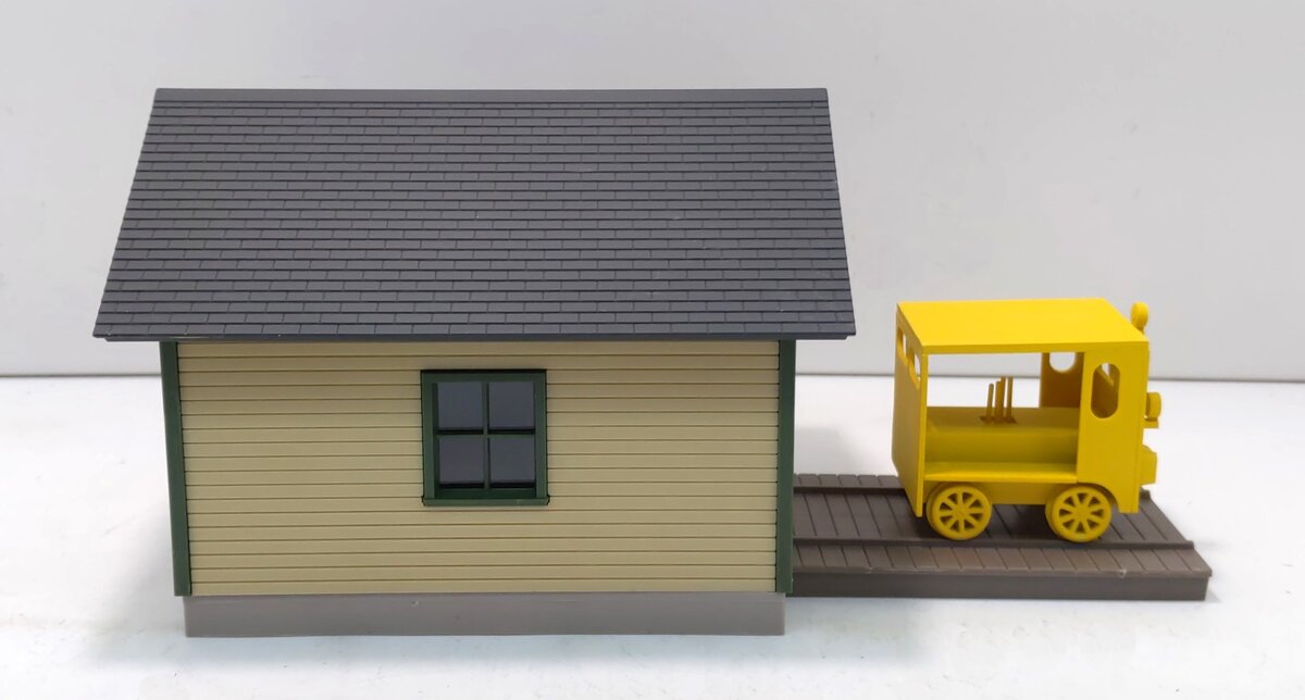 Walthers 933-2704 O / O27 Scale Cream Siding Speeder Shed & Speeder Built-Up