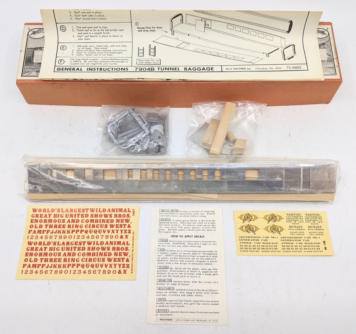 Walthers 933-7904 HO Scale Circus Tunnel Car Kit