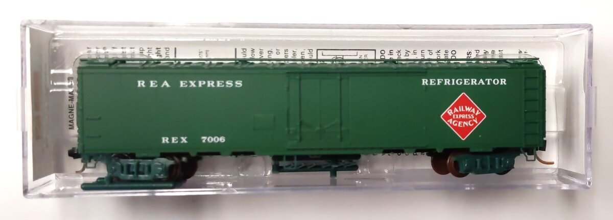 Micro-Trains 05200120 N REA 52' Riveted Steel Plug Door Express Reefer #7006