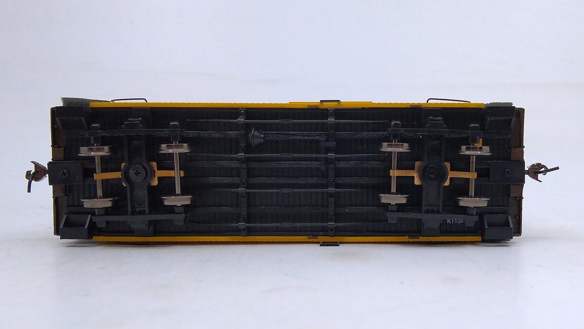 Bachmann 26799 On30 Yellow & Black Unlettered Caboose w/Interior Light