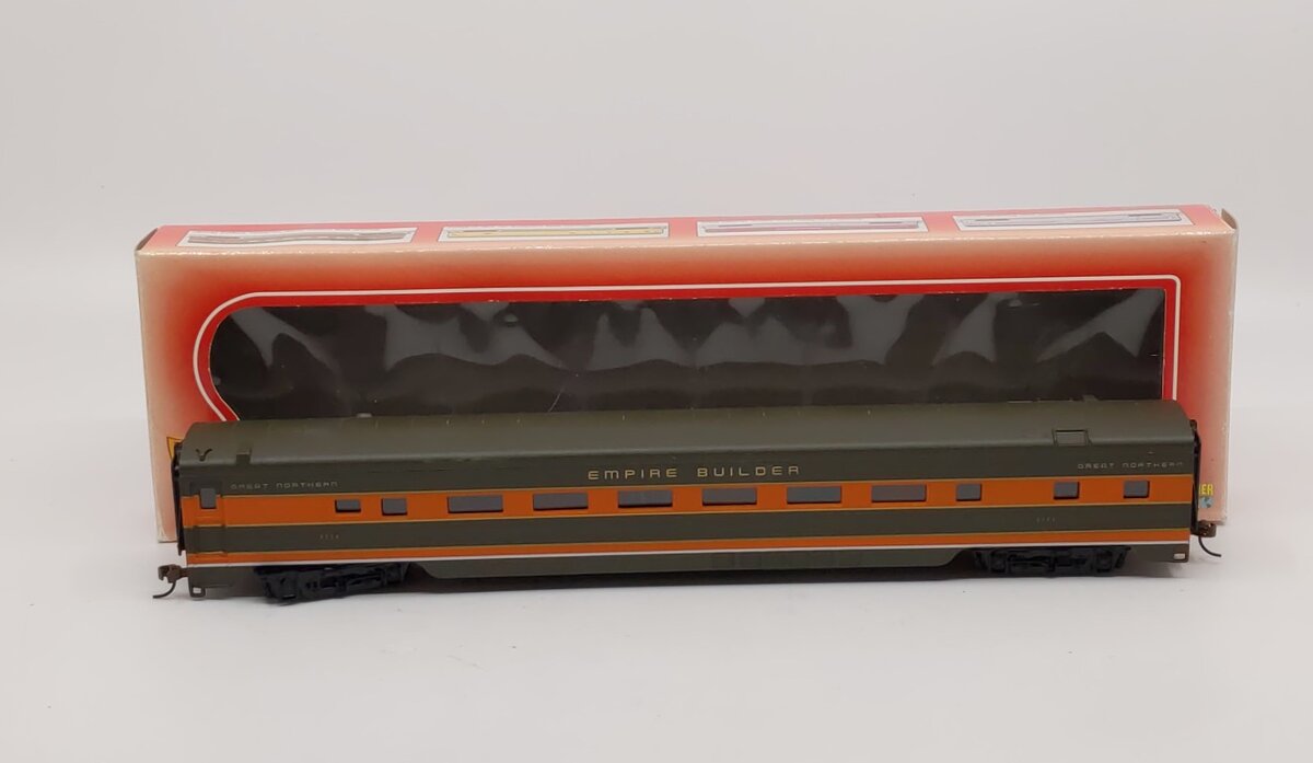 IHC 48091 HO Scale Great Northern Smooth Side Coach