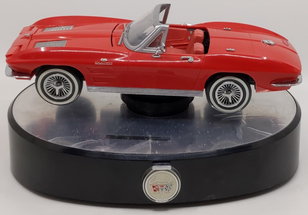 Enesco 1/18 1963 Chevrolet Corvette Sting Ray Musical Car EX