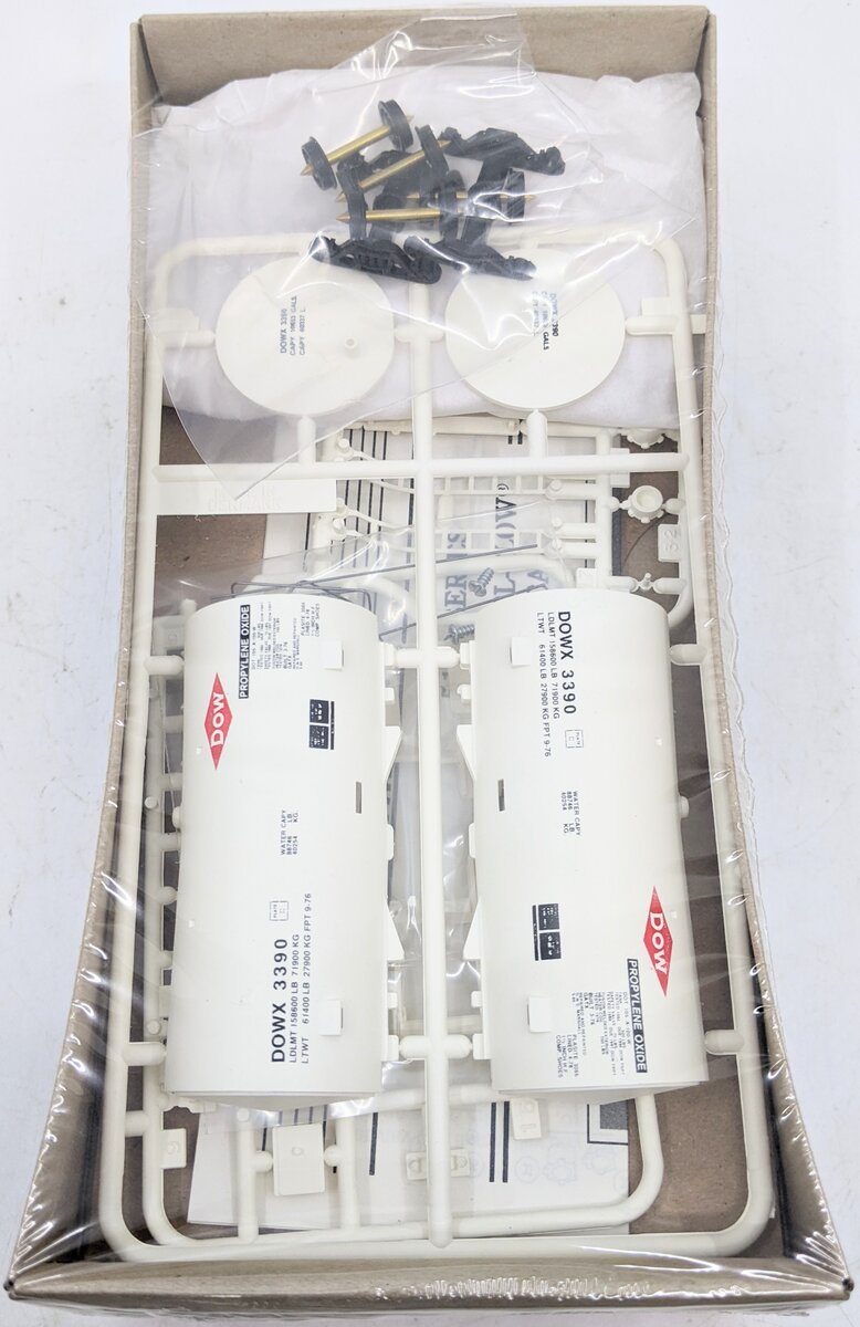 Walthers 932-5103 HO DOW 30' Tank Car Kit